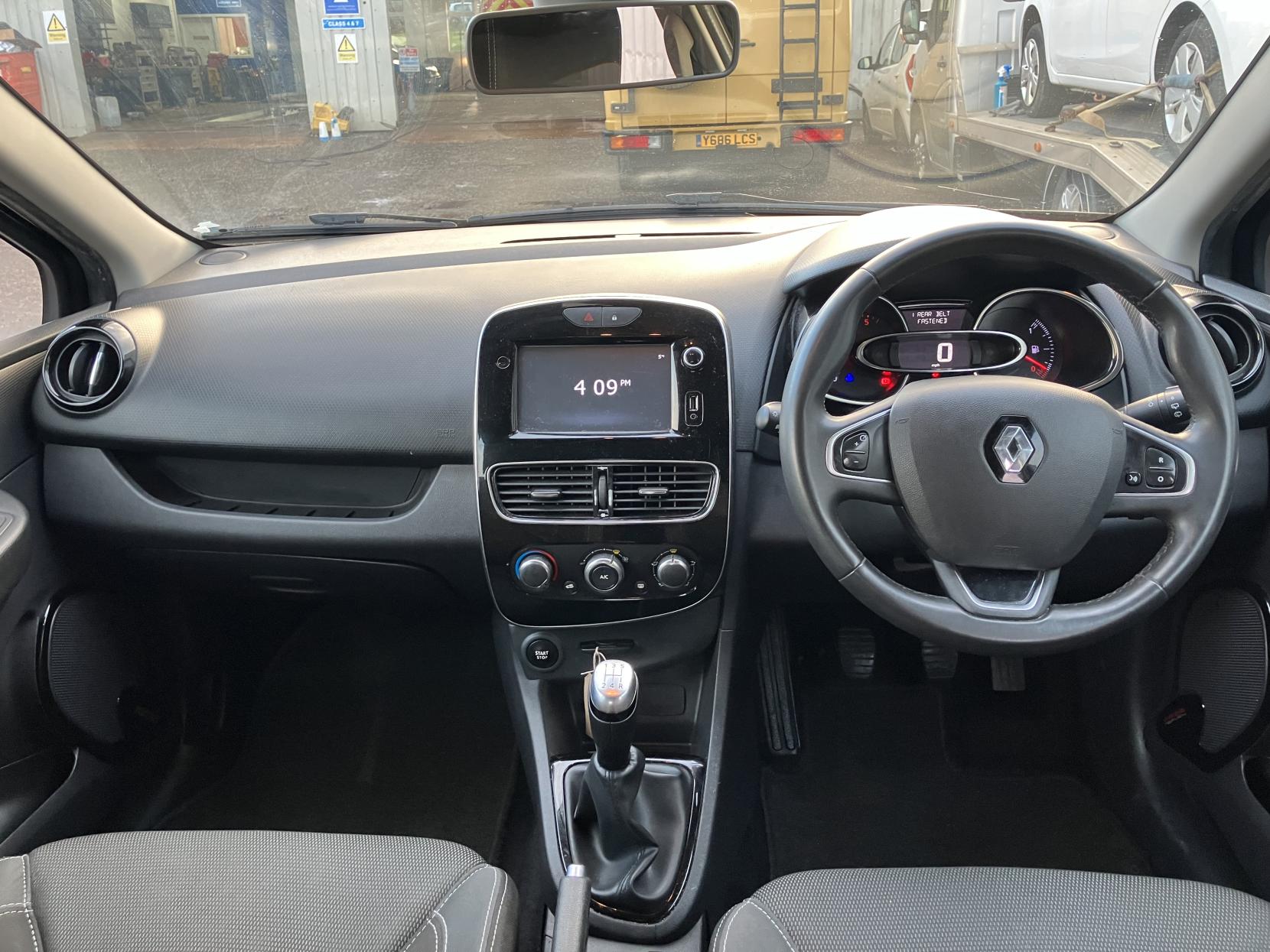 Renault Clio 1.5 dCi Dynamique Nav Hatchback 5dr Diesel Manual Euro 6 (s/s) (90 ps)