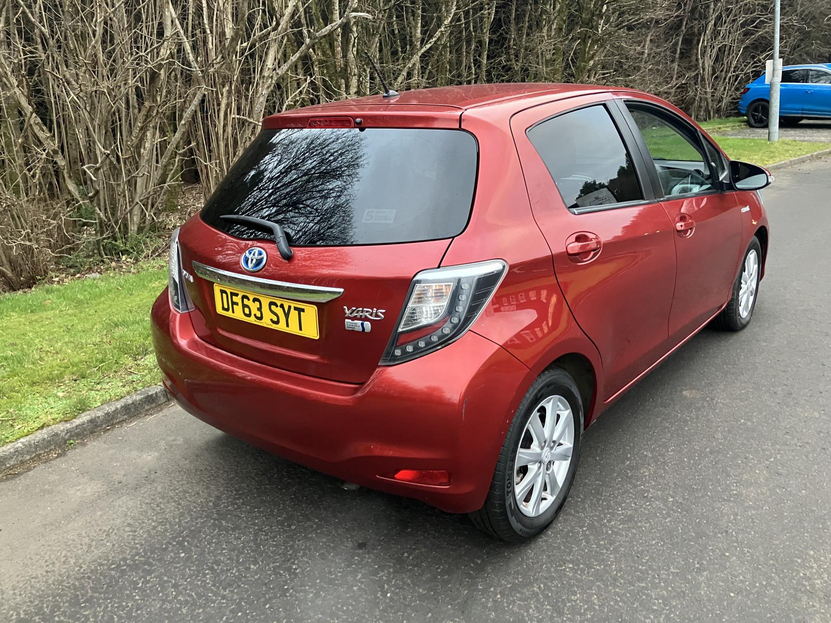 Toyota Yaris 1.5 VVT-h Icon Plus Hatchback 5dr Petrol Hybrid CVT Euro 5 (101 ps)