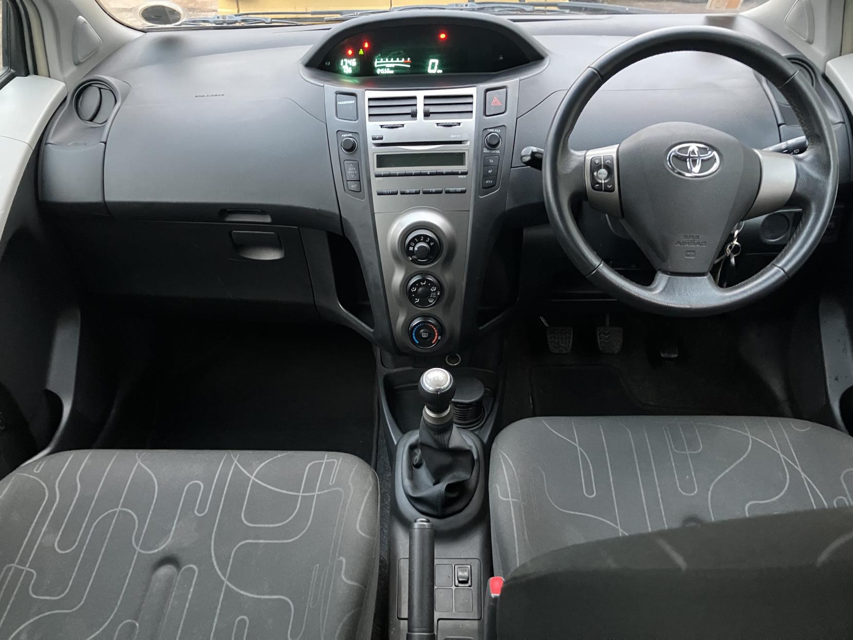 Toyota Yaris 1.0 VVT-i T2 Hatchback 5dr Petrol Manual Euro 4 (69 ps)